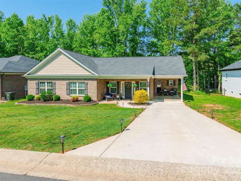 137 Ole Eastpointe Drive, York, SC 29745.  MLS# CAR4253926, YatesRealty ID 14642. 