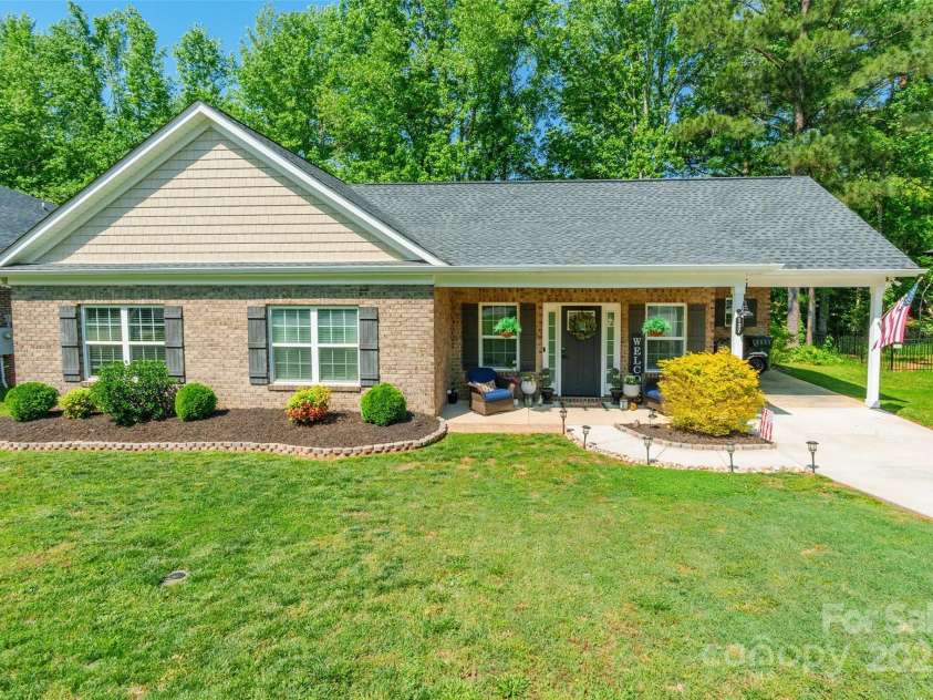 137 Ole Eastpointe Drive, York, SC 29745.  MLS# CAR4253926, YatesRealty ID 14642. 