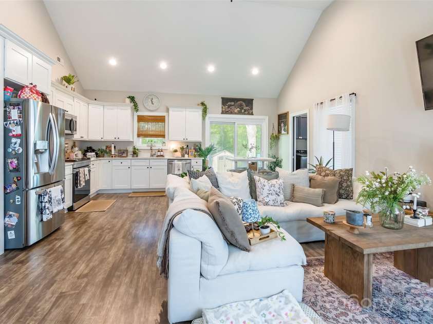 137 Ole Eastpointe Drive, York, SC 29745.  MLS# CAR4253926, YatesRealty ID 14642. 