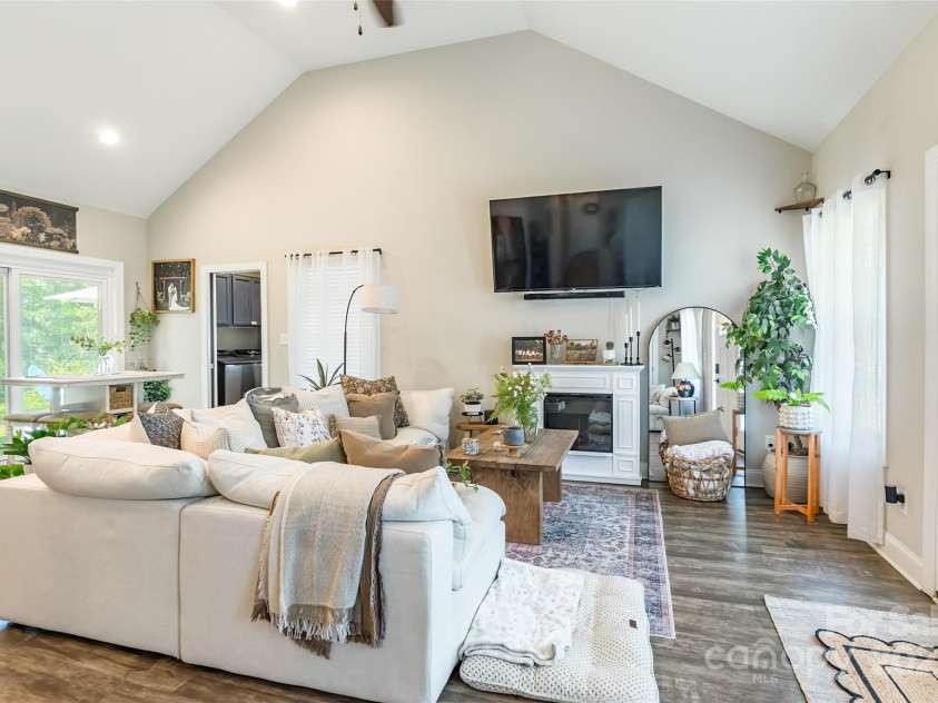 137 Ole Eastpointe Drive, York, SC 29745.  MLS# CAR4253926, YatesRealty ID 14642. 