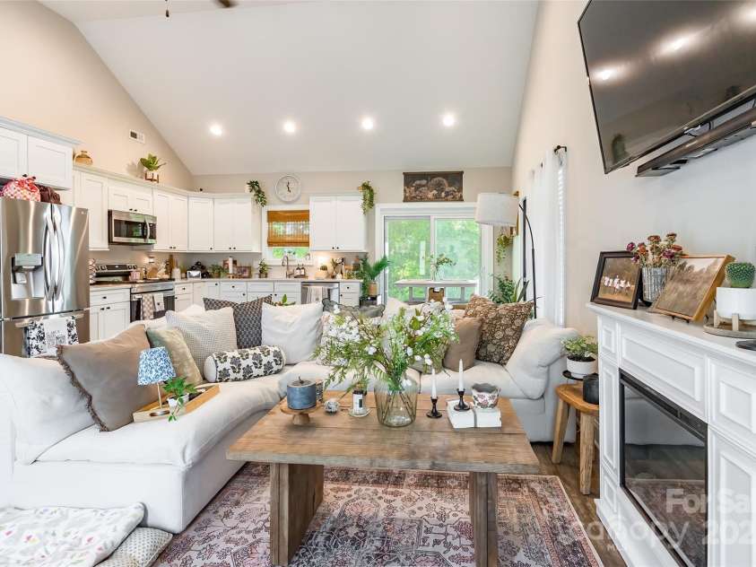 137 Ole Eastpointe Drive, York, SC 29745.  MLS# CAR4253926, YatesRealty ID 14642. 