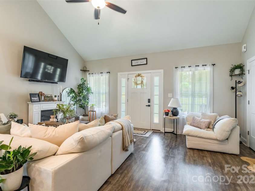 137 Ole Eastpointe Drive, York, SC 29745.  MLS# CAR4253926, YatesRealty ID 14642. 