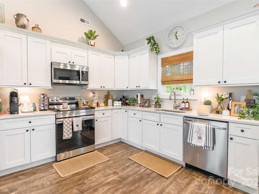 137 Ole Eastpointe Drive, York, SC 29745.  MLS# CAR4253926, YatesRealty ID 14642. 