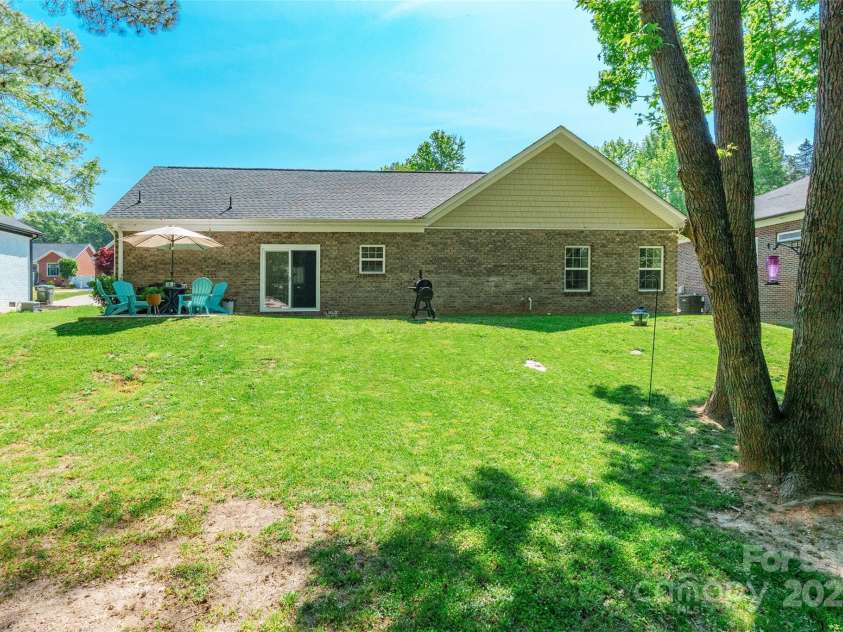 137 Ole Eastpointe Drive, York, SC 29745.  MLS# CAR4253926, YatesRealty ID 14642. 