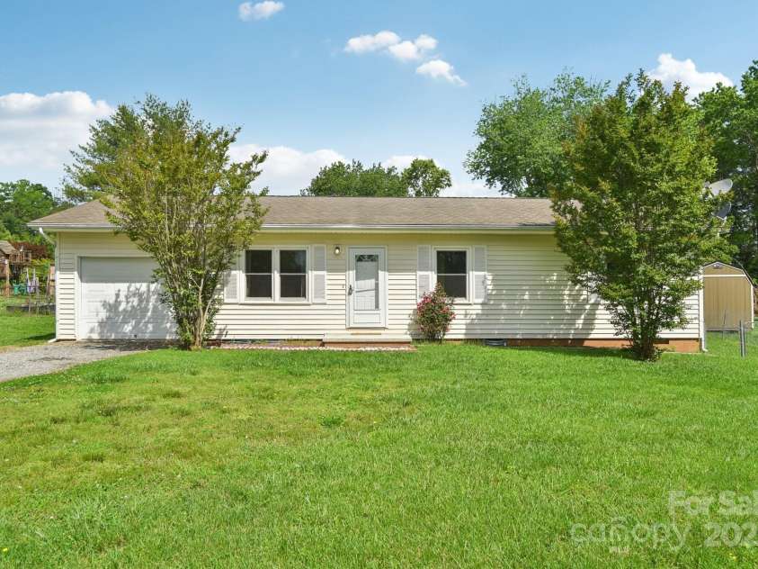 1181 Runway Drive, Hendersonville, NC 28792.  MLS# CAR4258392, YatesRealty ID 14643. 