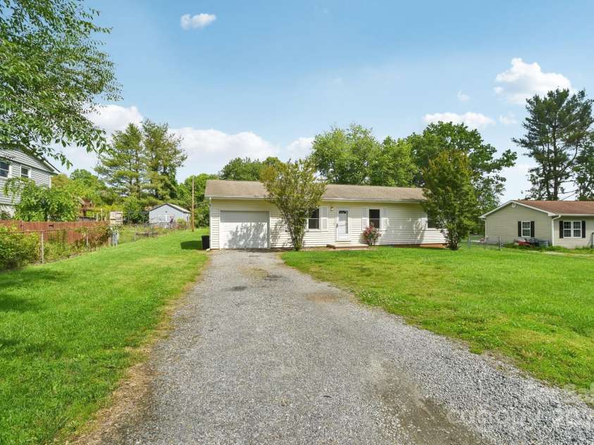 1181 Runway Drive, Hendersonville, NC 28792.  MLS# CAR4258392, YatesRealty ID 14643. 