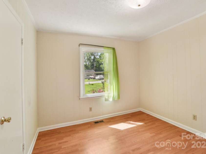 1181 Runway Drive, Hendersonville, NC 28792.  MLS# CAR4258392, YatesRealty ID 14643. 