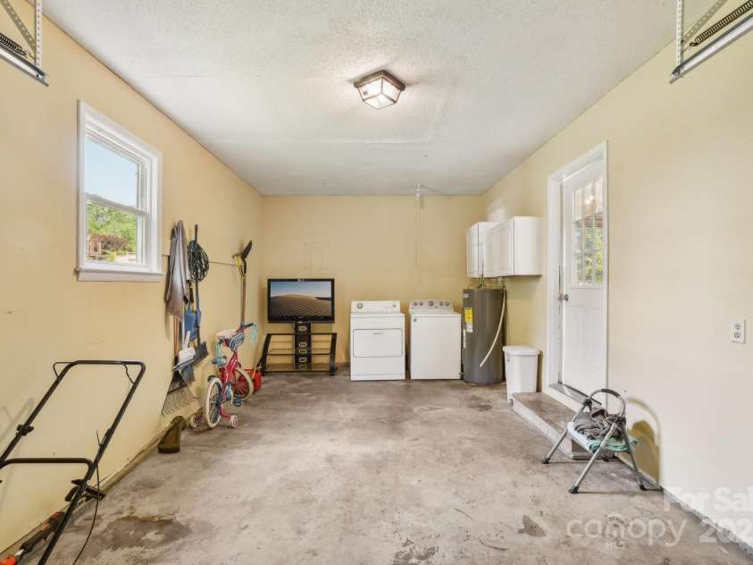 1181 Runway Drive, Hendersonville, NC 28792.  MLS# CAR4258392, YatesRealty ID 14643. 