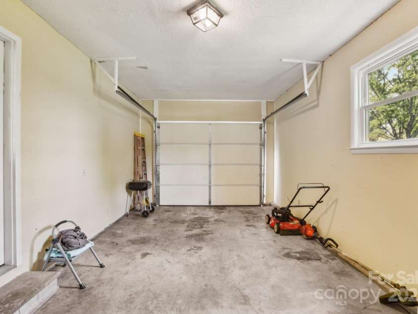1181 Runway Drive, Hendersonville, NC 28792.  MLS# CAR4258392, YatesRealty ID 14643. 
