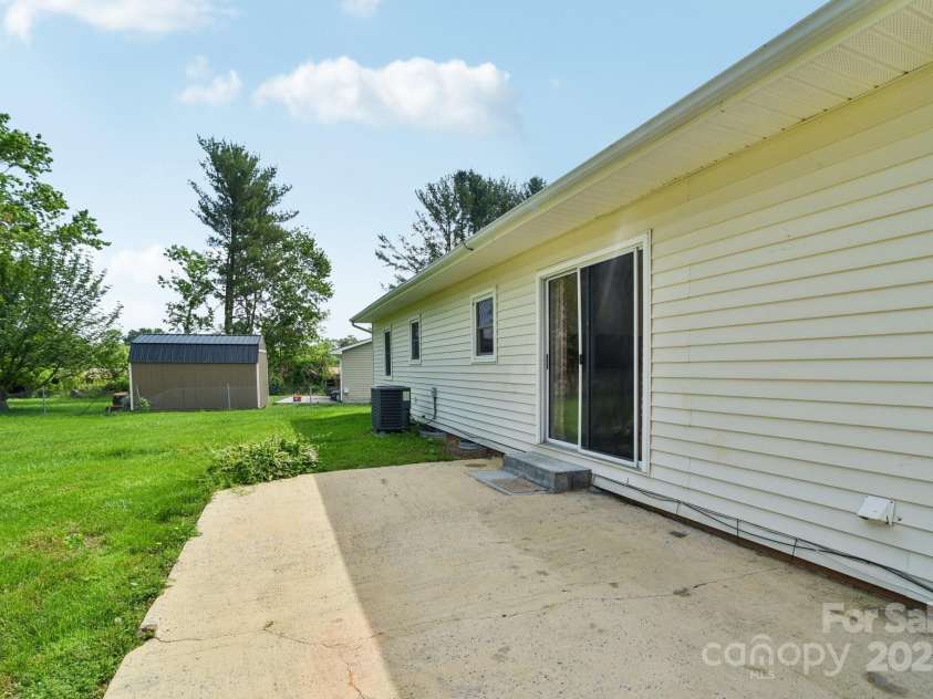 1181 Runway Drive, Hendersonville, NC 28792.  MLS# CAR4258392, YatesRealty ID 14643. 