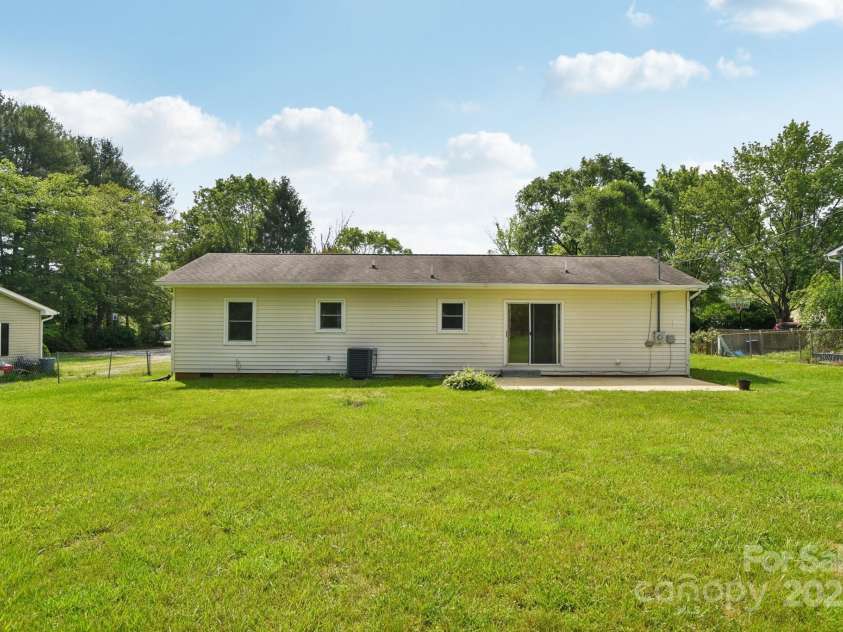 1181 Runway Drive, Hendersonville, NC 28792.  MLS# CAR4258392, YatesRealty ID 14643. 