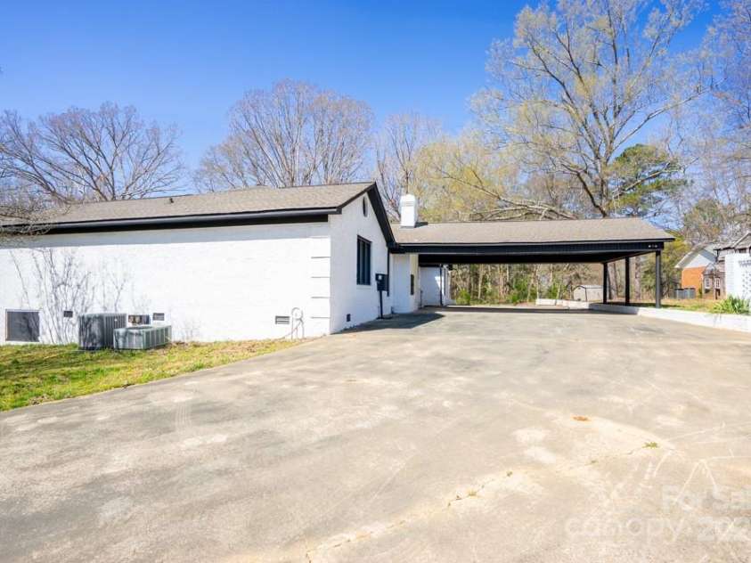 1946 Fairway Drive, Lancaster, SC 29720.  MLS# CAR4242421, YatesRealty ID 14644. 