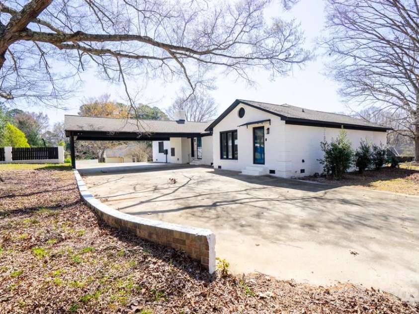 1946 Fairway Drive, Lancaster, SC 29720.  MLS# CAR4242421, YatesRealty ID 14644. 