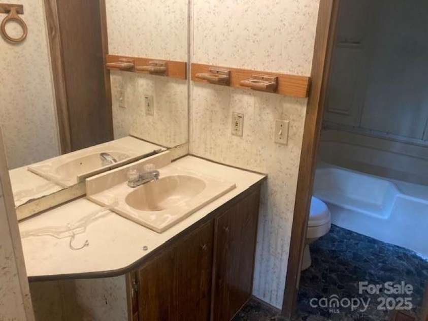 314 Phillips Drive, Forest City, NC 28043.  MLS# CAR4249001, YatesRealty ID 14645. Bath1