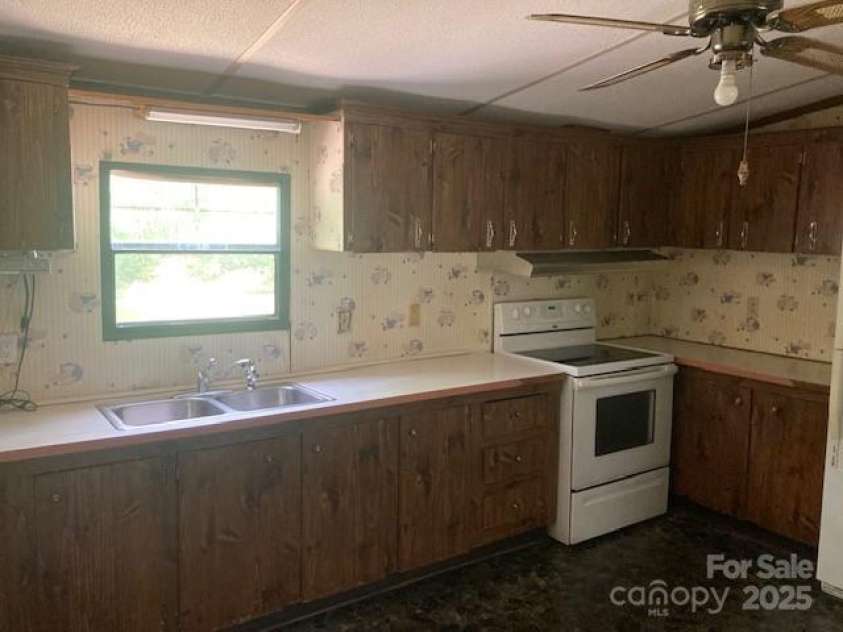 314 Phillips Drive, Forest City, NC 28043.  MLS# CAR4249001, YatesRealty ID 14645. Kitchen