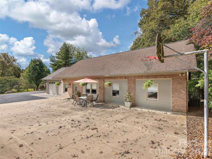 355 Johnson Drive, Canton, NC 28716.  MLS# CAR4327050, YatesRealty ID 14646. 