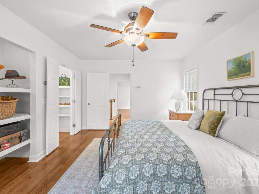 6744 Wheeler Drive, Charlotte, NC 28211.  MLS# CAR4243225, YatesRealty ID 14648. 