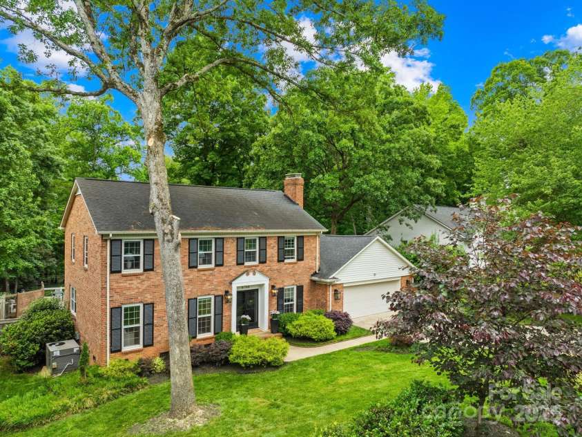 6744 Wheeler Drive, Charlotte, NC 28211.  MLS# CAR4243225, YatesRealty ID 14648. 