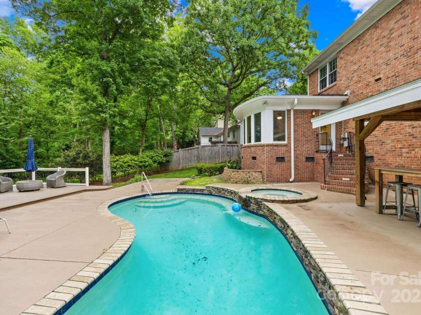 6744 Wheeler Drive, Charlotte, NC 28211.  MLS# CAR4243225, YatesRealty ID 14648. 