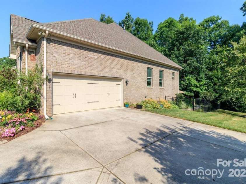 4012 Crismark Drive, Indian Trail, NC 28079.  MLS# CAR4331628, YatesRealty ID 1465. 