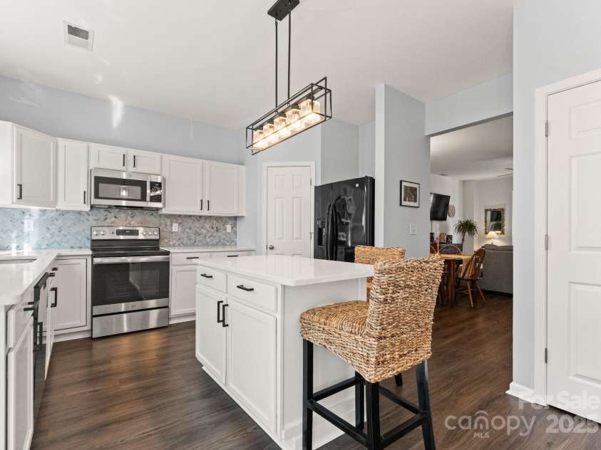 9930 Treeside Lane, Matthews, NC 28105.  MLS# CAR4329501, YatesRealty ID 1465. 