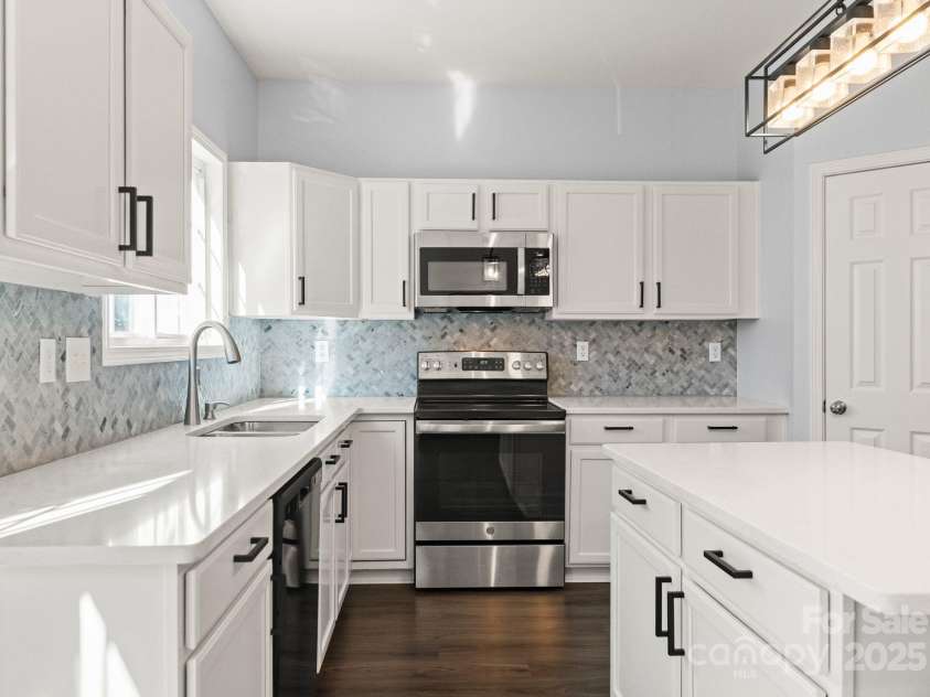 9930 Treeside Lane, Matthews, NC 28105.  MLS# CAR4329501, YatesRealty ID 1465. 