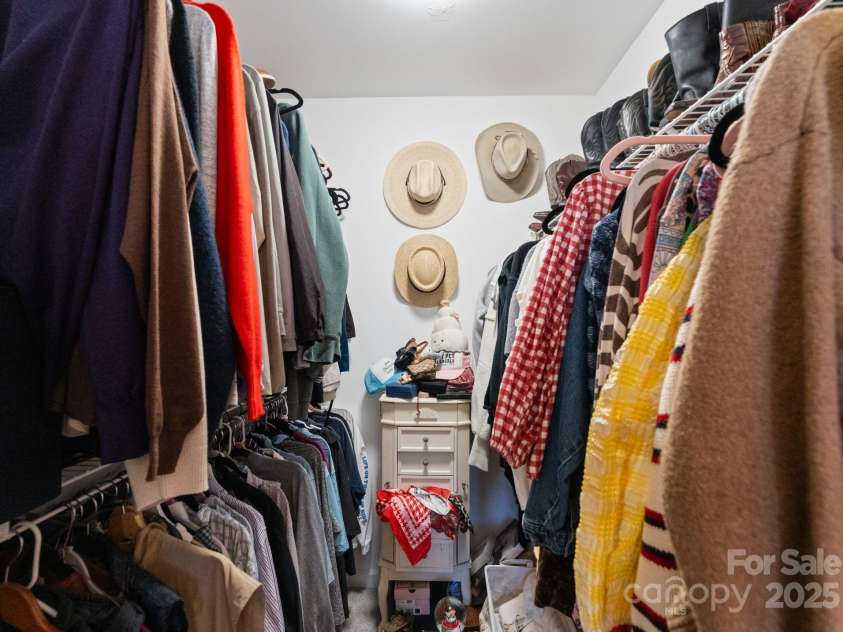 9930 Treeside Lane, Matthews, NC 28105.  MLS# CAR4329501, YatesRealty ID 1465. 