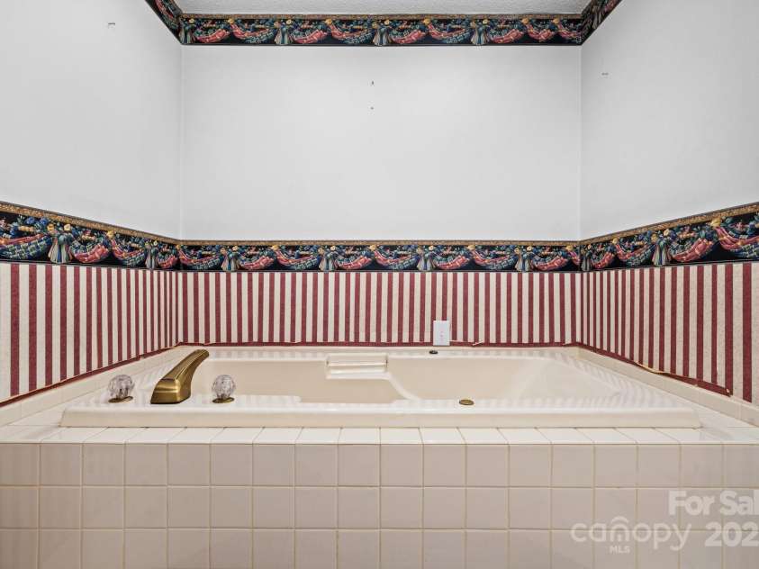 3730 Club House Drive, Conover, NC 28613.  MLS# CAR4241079, YatesRealty ID 14650. Primary bathroom 1