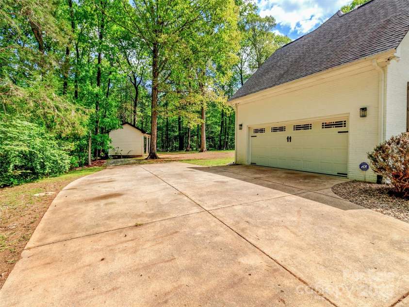 207 Windsor Greene Drive, Monroe, NC 28110.  MLS# CAR4235404, YatesRealty ID 14651. 