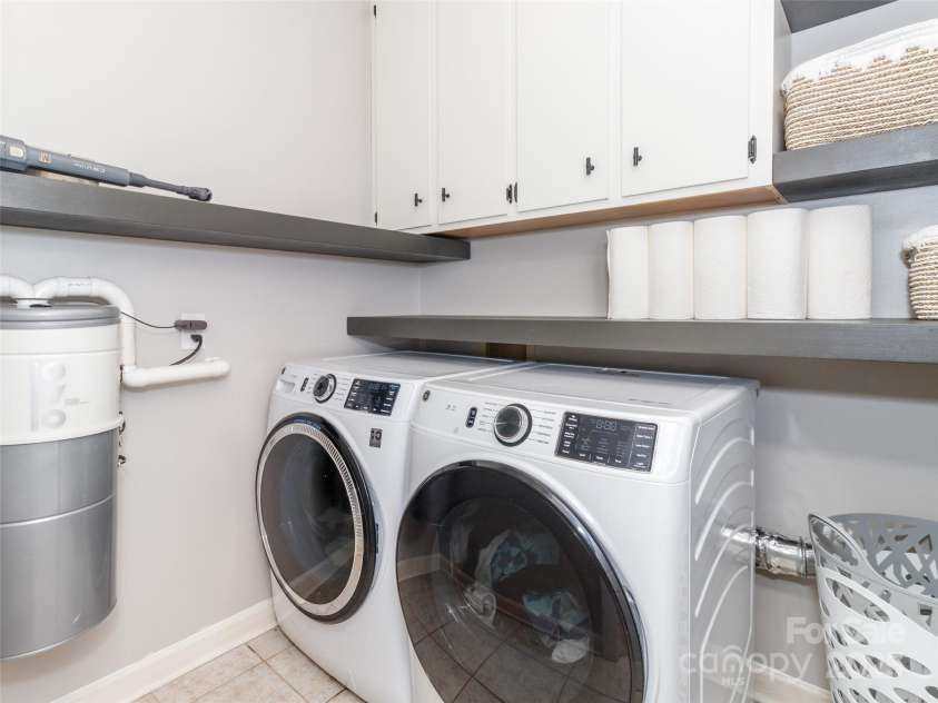 207 Windsor Greene Drive, Monroe, NC 28110.  MLS# CAR4235404, YatesRealty ID 14651. Laundry