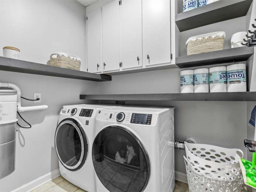 207 Windsor Greene Drive, Monroe, NC 28110.  MLS# CAR4304549, YatesRealty ID 14651. 