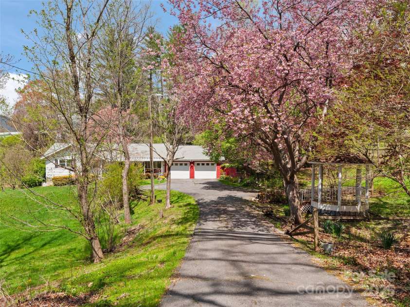 388 Ellen Avenue, Canton, NC 28716.  MLS# CAR4247907, YatesRealty ID 14652. 