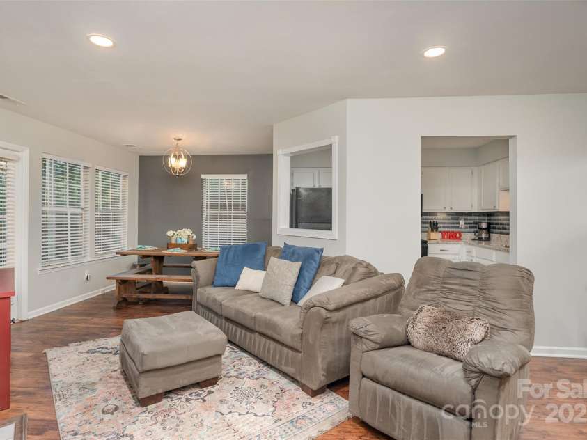 6501 Clavell Lane, Charlotte, NC 28210.  MLS# CAR4320627, YatesRealty ID 14652. 