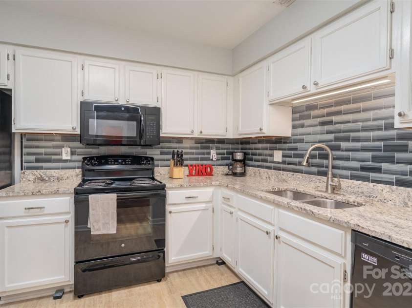 6501 Clavell Lane, Charlotte, NC 28210.  MLS# CAR4320627, YatesRealty ID 14652. 
