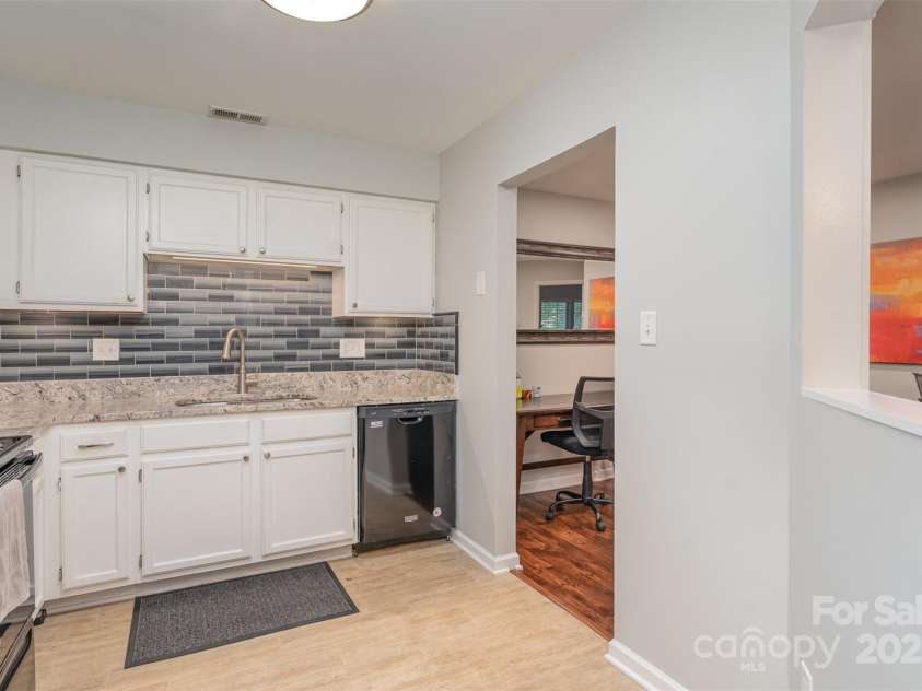 6501 Clavell Lane, Charlotte, NC 28210.  MLS# CAR4320627, YatesRealty ID 14652. 