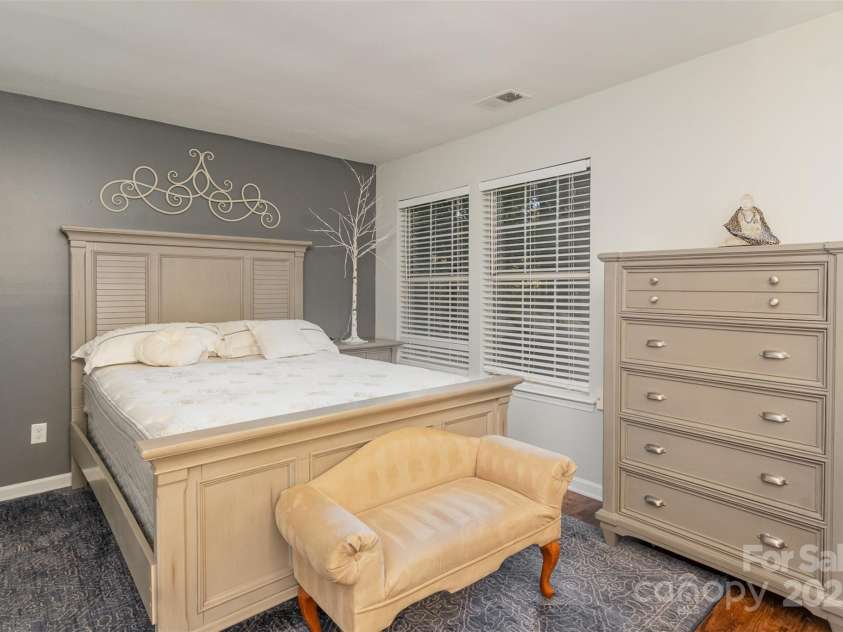 6501 Clavell Lane, Charlotte, NC 28210.  MLS# CAR4320627, YatesRealty ID 14652. 