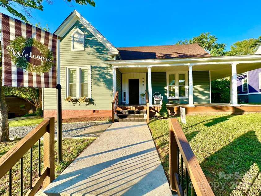 222 Brevard Street, Statesville, NC 28677.  MLS# CAR4255231, YatesRealty ID 14653. 