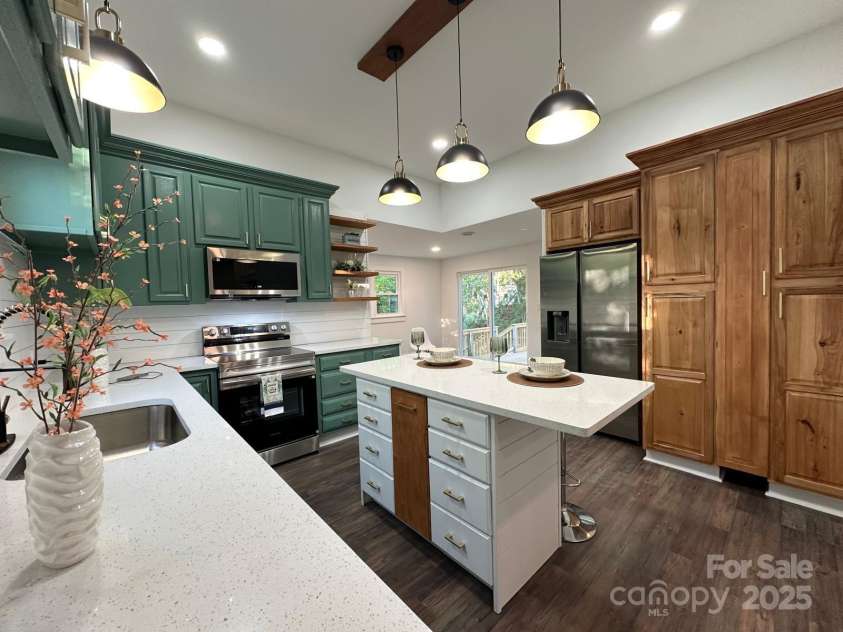 222 Brevard Street, Statesville, NC 28677.  MLS# CAR4255231, YatesRealty ID 14653. 