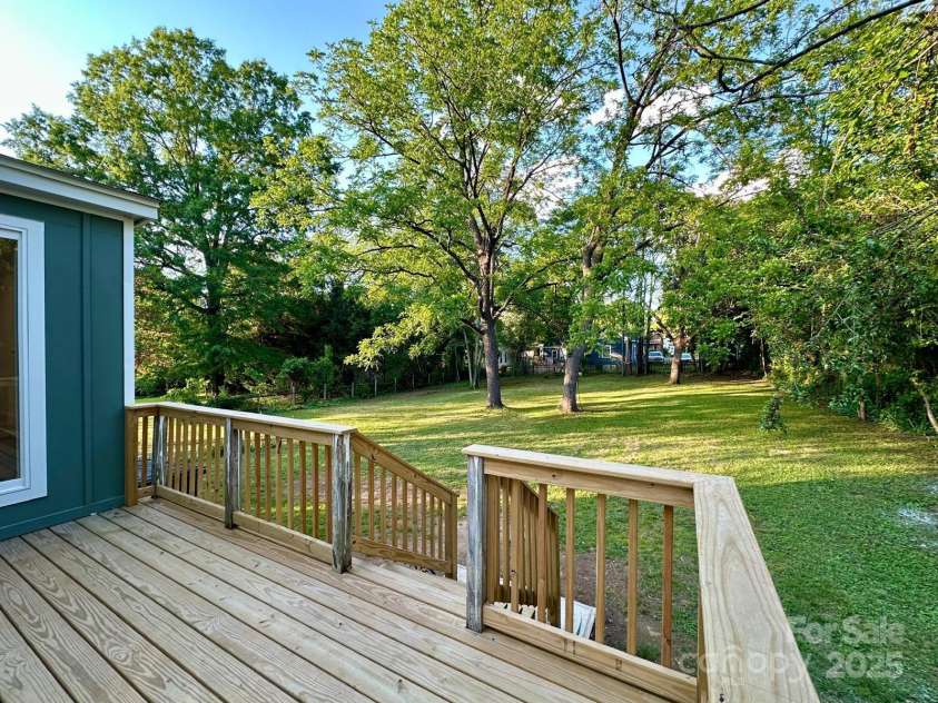 222 Brevard Street, Statesville, NC 28677.  MLS# CAR4255231, YatesRealty ID 14653. 