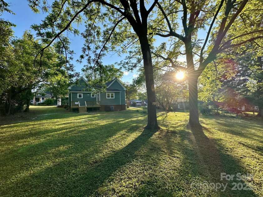 222 Brevard Street, Statesville, NC 28677.  MLS# CAR4255231, YatesRealty ID 14653. 