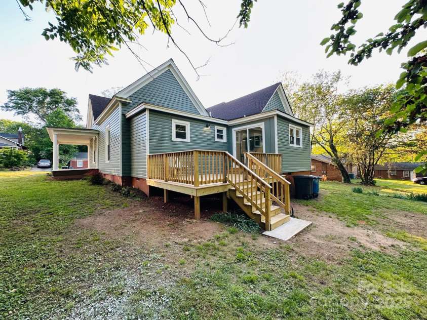 222 Brevard Street, Statesville, NC 28677.  MLS# CAR4255231, YatesRealty ID 14653. 