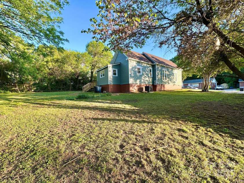 222 Brevard Street, Statesville, NC 28677.  MLS# CAR4255231, YatesRealty ID 14653. 