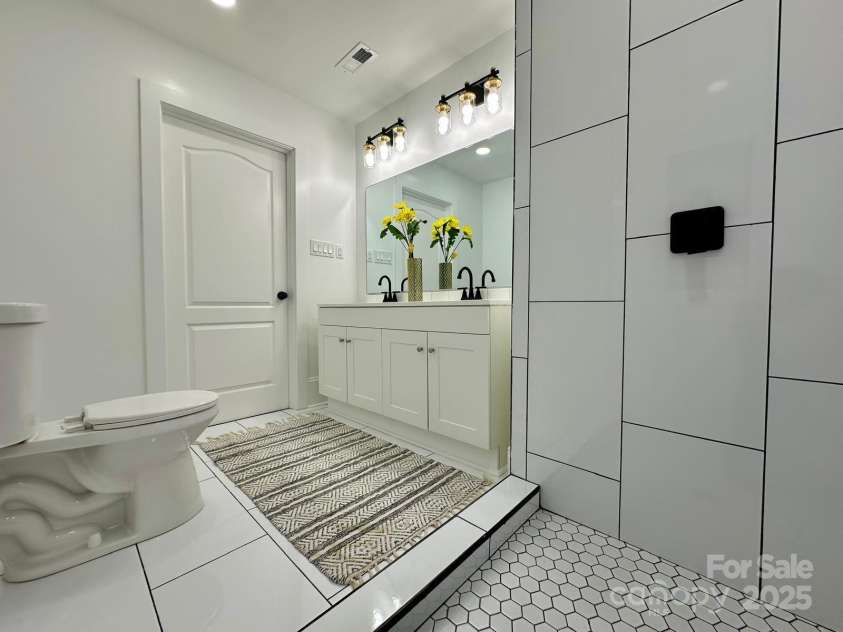 222 Brevard Street, Statesville, NC 28677.  MLS# CAR4255231, YatesRealty ID 14653. 