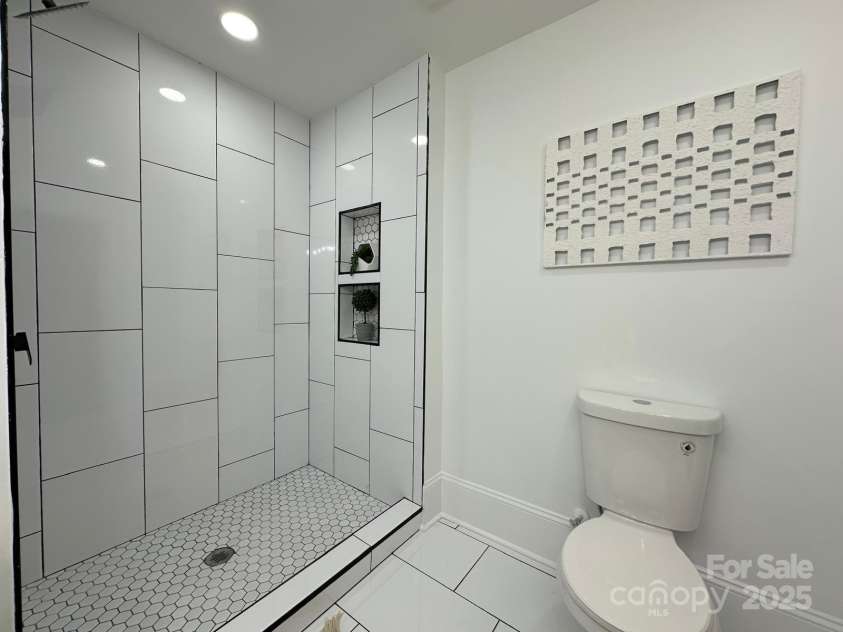 222 Brevard Street, Statesville, NC 28677.  MLS# CAR4255231, YatesRealty ID 14653. 