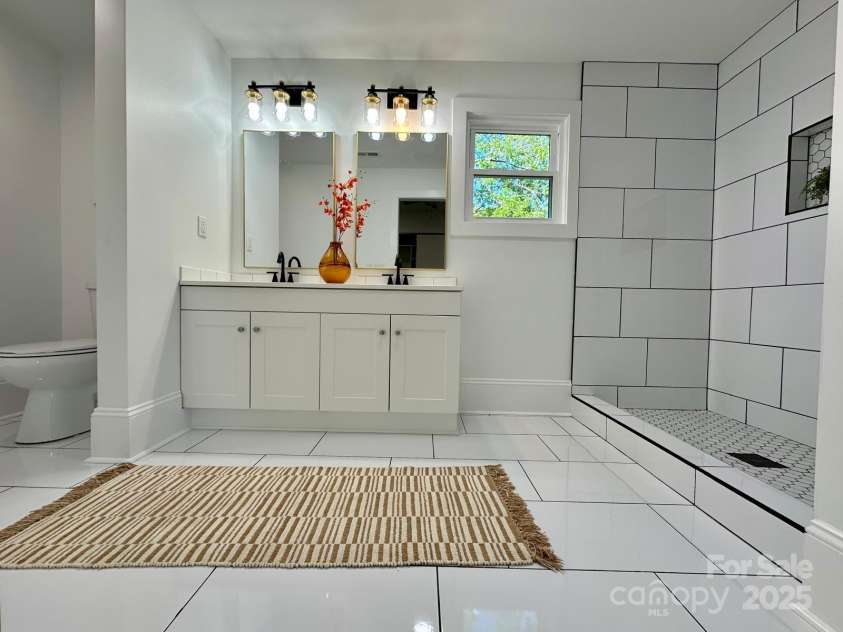 222 Brevard Street, Statesville, NC 28677.  MLS# CAR4255231, YatesRealty ID 14653. 