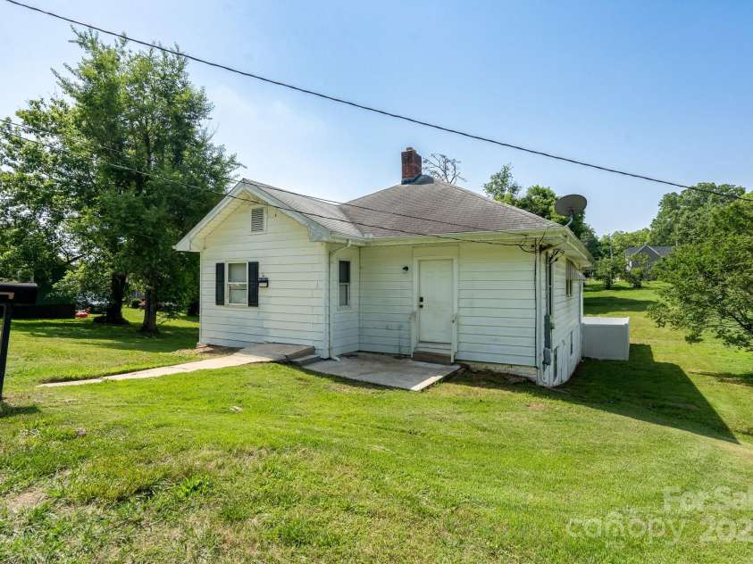 711 Wood Street, Albemarle, NC 28001.  MLS# CAR4258819, YatesRealty ID 14654. 