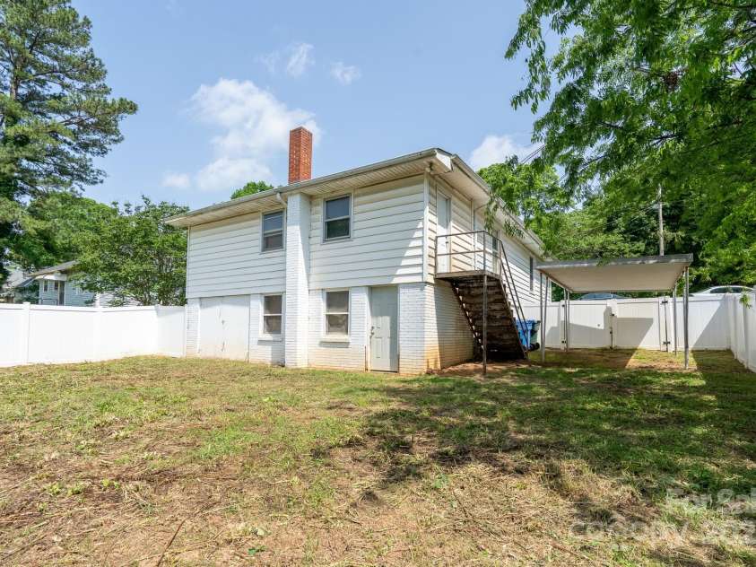711 Wood Street, Albemarle, NC 28001.  MLS# CAR4258819, YatesRealty ID 14654. 