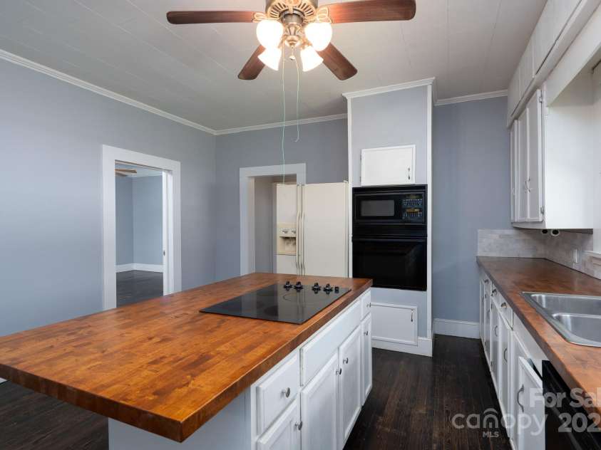 711 Wood Street, Albemarle, NC 28001.  MLS# CAR4258819, YatesRealty ID 14654. 