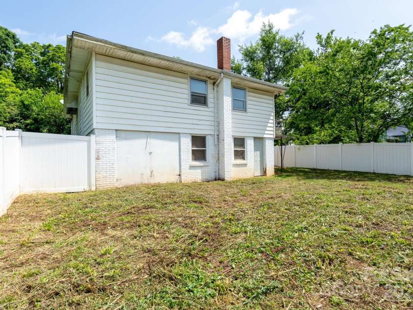 711 Wood Street, Albemarle, NC 28001.  MLS# CAR4258819, YatesRealty ID 14654. 