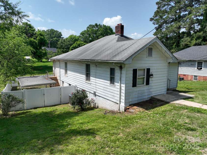 711 Wood Street, Albemarle, NC 28001.  MLS# CAR4258819, YatesRealty ID 14654. 